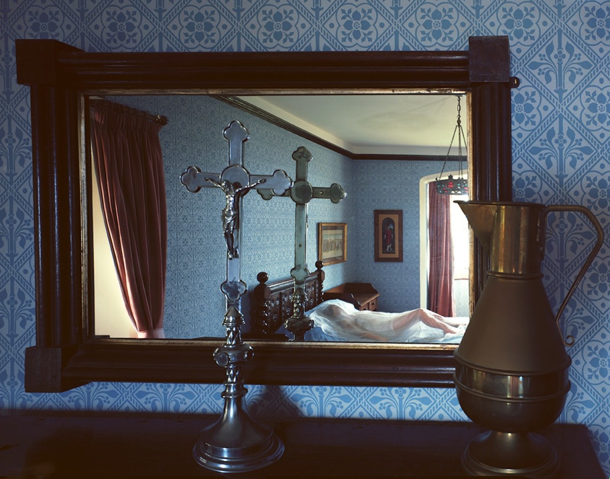 'Veronica enjoying the Shroud' from the series Saints. © Liane Lang.